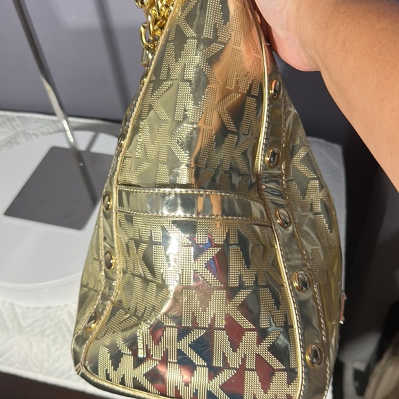 Michael Kors Delancy Pale Gold Mirror
Metallic Monogram Logo Tote EUC - Picture 12 of 17